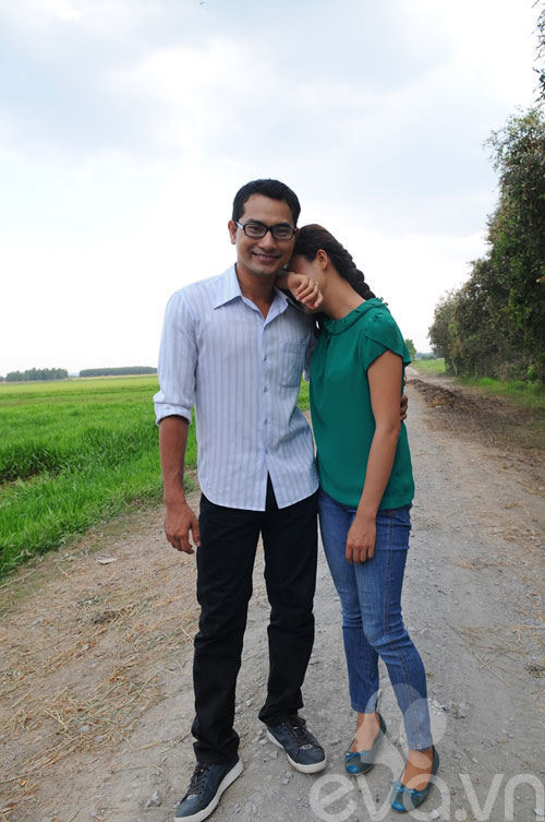 Huỳnh Đông được bạn gái chăm sóc quot;tận răngquot; - 6