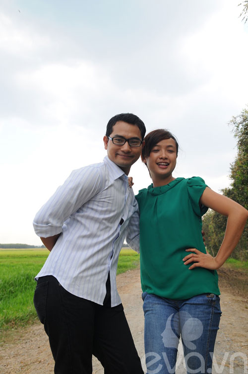 Huỳnh Đông được bạn gái chăm sóc quot;tận răngquot; - 8