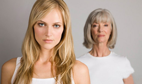 Bắt gặp mẹ chồng vào khách sạn với trai trẻ - 1