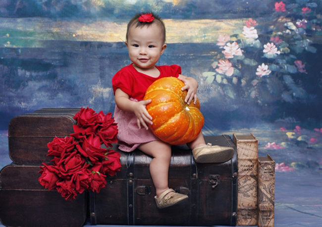 Tên thật của bé cũng rất hay nhé: Trần Vũ Diệp Nhi, bé sinh ngày 12/8/2011. Những hình ảnh này là Tuti chụp khi tròn 1 tuổi.