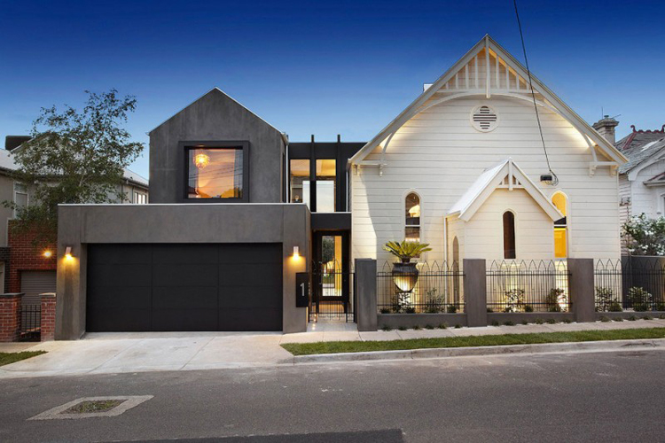Ít ai ngờ được ngôi biệt thự đẹp long lanh ở thành phố Melbourne, nước Úc này đã từng là một nhà thờ nhỏ, được cải tạo lại.