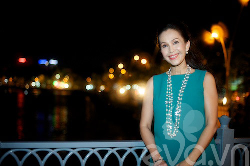Bắt gặp quot;người đẹp không tuổiquot; dạo phố đêm - 7