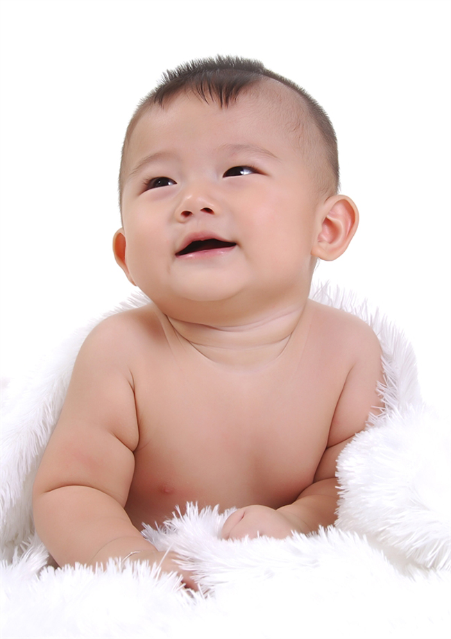 Cậu nhóc đáng yêu trong hình có tên là Minh Tân, bé sinh ngày 10/11/2011.