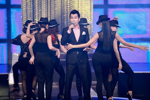 Thảo Trang sexy khoe vai trần trên sân khấu - 3