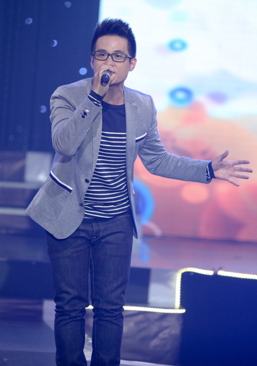 Thảo Trang sexy khoe vai trần trên sân khấu - 5