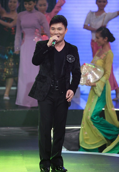 Thảo Trang sexy khoe vai trần trên sân khấu - 6