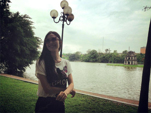 Hà Anh được ôm giữa phố - 4