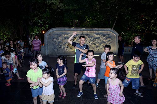 Thái Thùy Linh càng tích cực làm từ thiện - 12