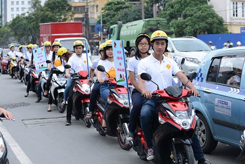 Thái Thùy Linh càng tích cực làm từ thiện - 10