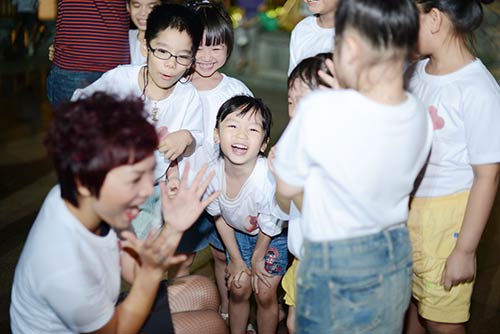 Thái Thùy Linh càng tích cực làm từ thiện - 5