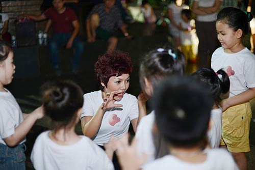 Thái Thùy Linh càng tích cực làm từ thiện - 3