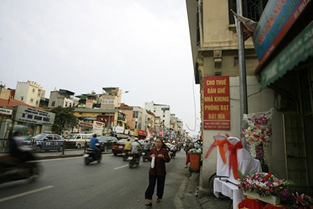 Những kiểu nhà #039;quái dị#039; ngay giữa Hà Nội - 1