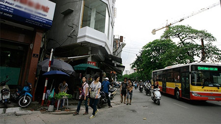 Những kiểu nhà #039;quái dị#039; ngay giữa Hà Nội - 3