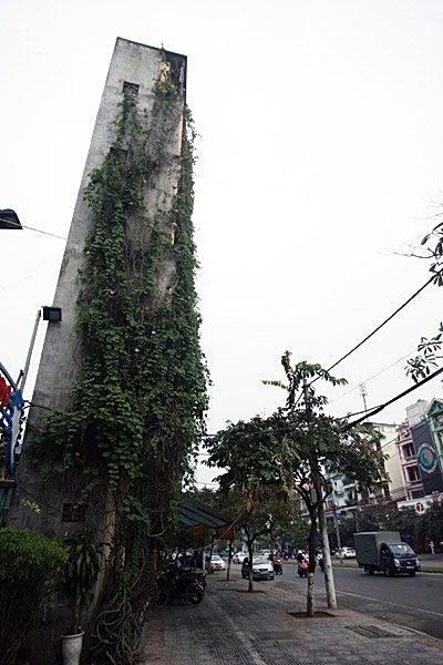 Những kiểu nhà #039;quái dị#039; ngay giữa Hà Nội - 8