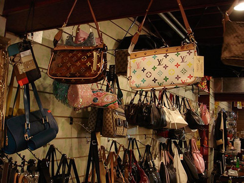 Mẹo phát hiện hàng #039;xa xỉ#039; giả mạo - 1