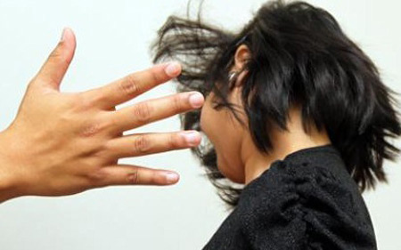 Nghi con người khác, chồng đánh tới sảy thai - 1