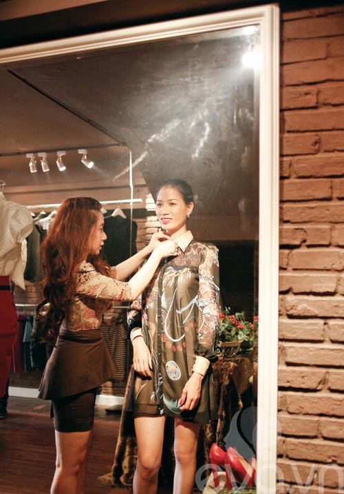 Trang Trần nữ tính đi chọn đồ - 1