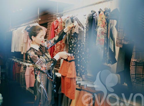 Trang Trần nữ tính đi chọn đồ - 5