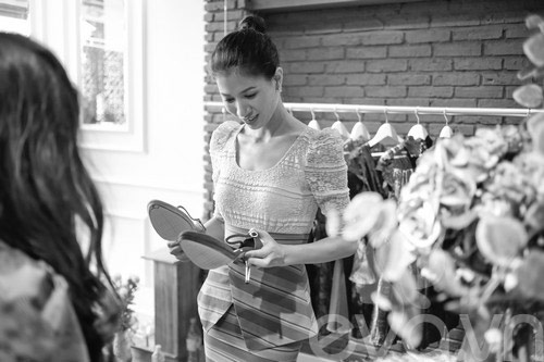 Trang Trần nữ tính đi chọn đồ - 11