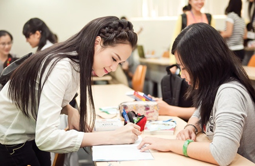 Diễm Hương giản dị đi giao lưu cùng sinh viên - 9