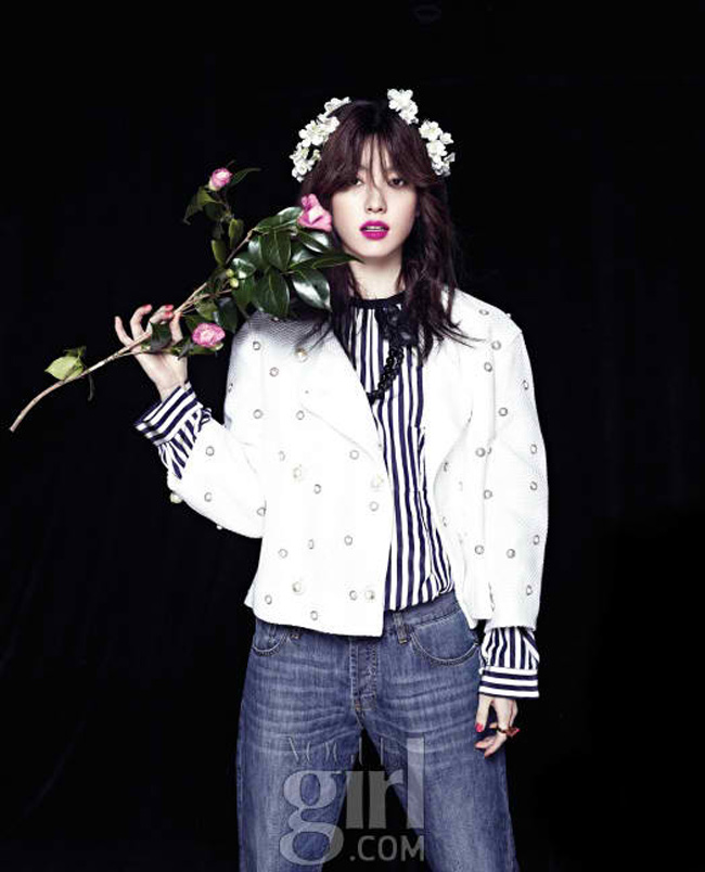 Bộ ảnh thời trang nhận được nhiều lời khen ngợi từ phía fan hâm mộ Han Hyo Joo và cả tín đồ thời trang Vogue. 