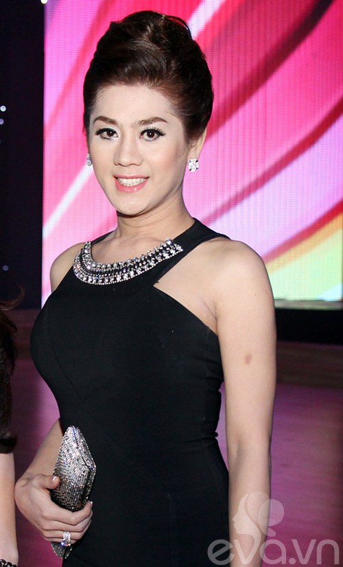 Lâm Chi Khanh gây sốc với nhẫn 7 tỷ - 1