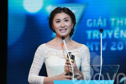 Văn Mai Hương bất ngờ giành giải HTV Awards - 13