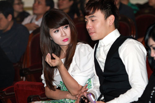 Lưu Thiên Hương đi xem nhạc với quot;trai trẻquot; - 9