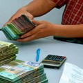 Mua sắm - Giá cả - Tiền vẫn chảy mạnh vào nhà băng