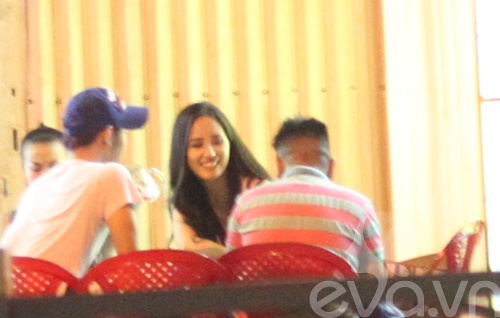 Mai Phương Thúy quot;hẹn hòquot; Thanh Hằng ăn khuya - 5