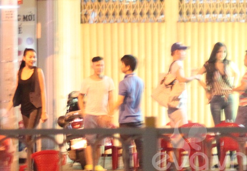 Mai Phương Thúy quot;hẹn hòquot; Thanh Hằng ăn khuya - 13