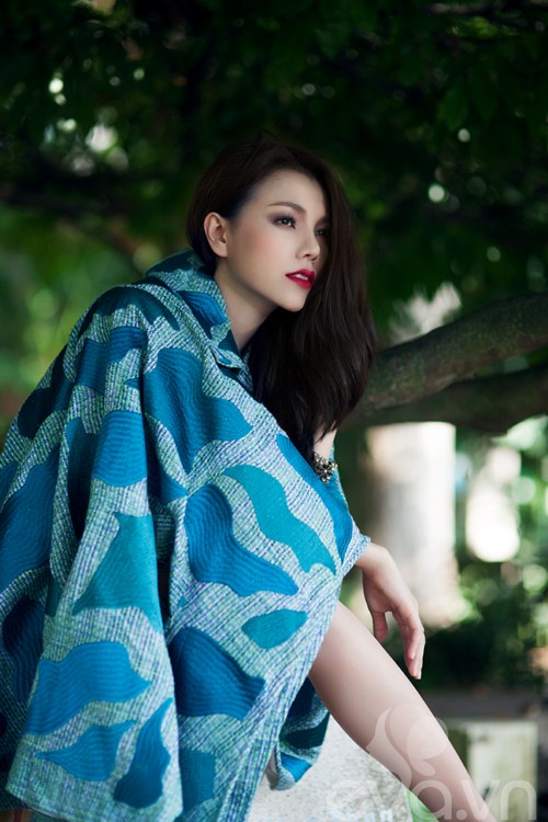 Trà Ngọc Hằng nóng rẫy khoe khéo vòng một sexy - 9