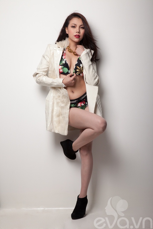Trà Ngọc Hằng nóng rẫy khoe khéo vòng một sexy - 4