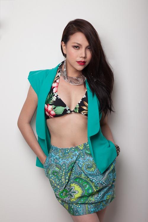 Trà Ngọc Hằng nóng rẫy khoe khéo vòng một sexy - 5