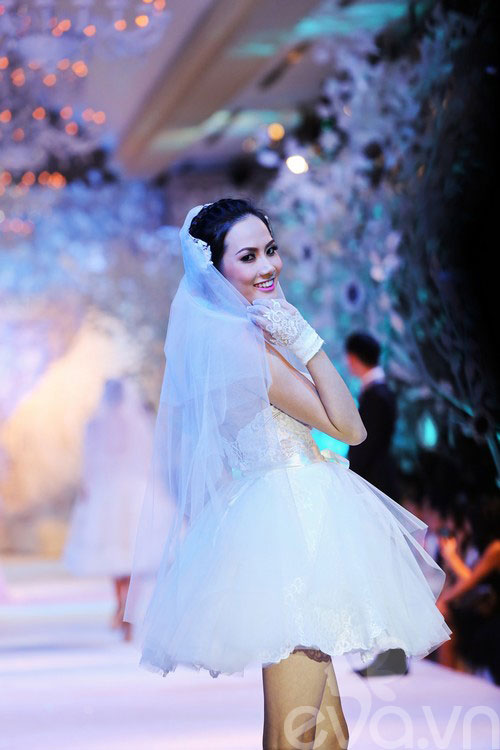 Hoàng Yến lộng lẫy trong quot;ngày trọng đạiquot; - 7