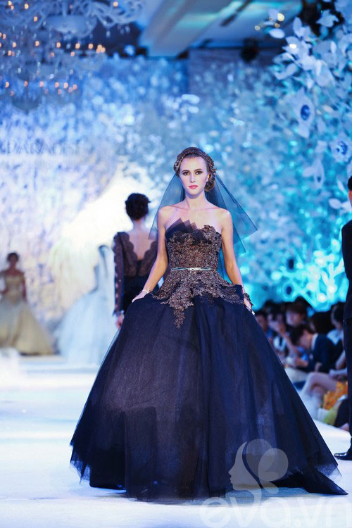 Hoàng Yến lộng lẫy trong quot;ngày trọng đạiquot; - 9