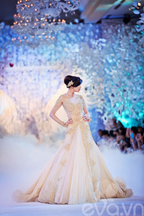 Hoàng Yến lộng lẫy trong quot;ngày trọng đạiquot; - 2