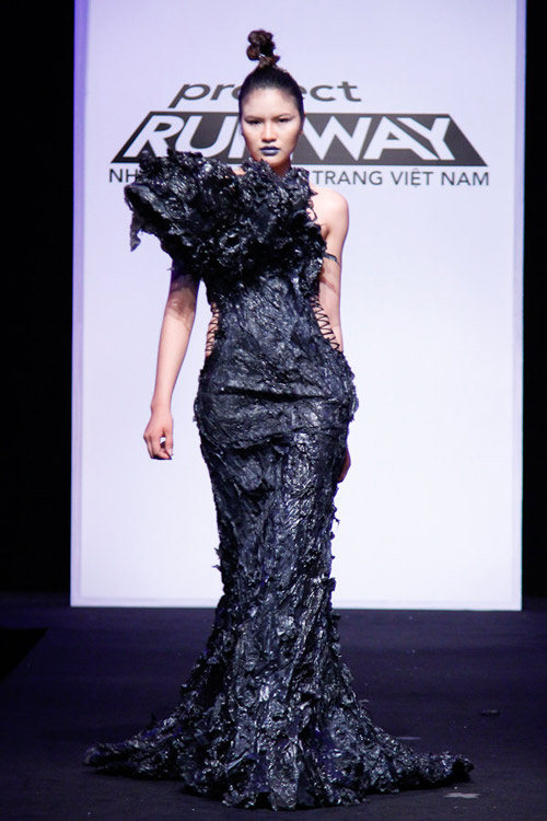 Project Runway #039;thổi hồn#039; vào rác thải - 8