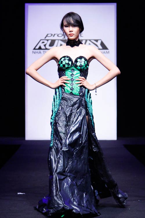 Project Runway #039;thổi hồn#039; vào rác thải - 11