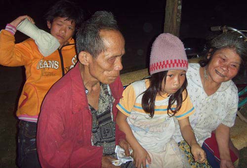 Gia đình quot;cái bangquot; của người đàn ông mù 2 vợ, 10 con - 1