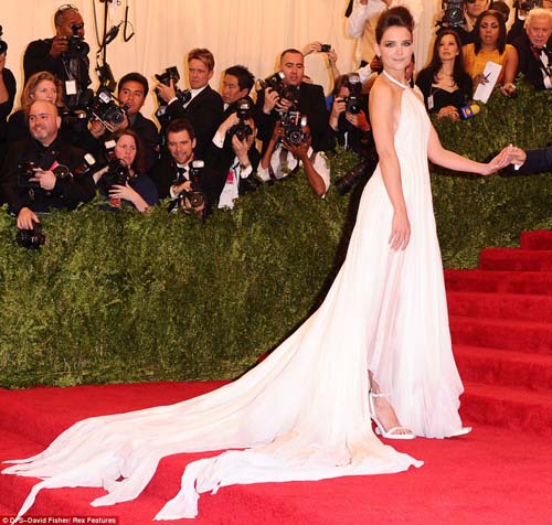 Sao vén váy lộ nội y trên thảm đỏ Met Ball - 5