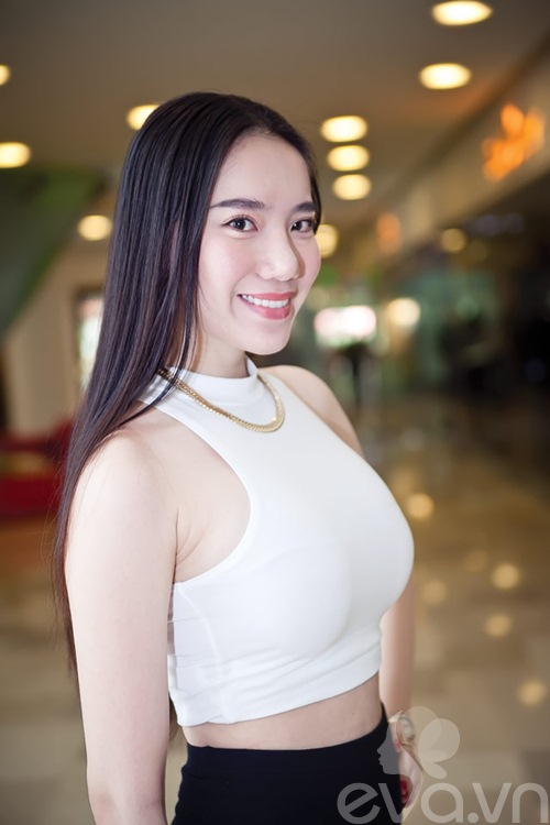 Chung Thục Quyên eo thon đến mừng Mạnh Quân - 2