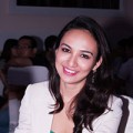 Làng sao - HH Ngọc Diễm cười tươi khi đi chấm thi