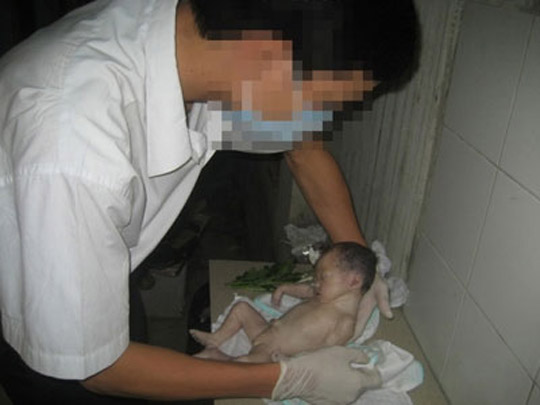 Theo chân người đi lượm hài nhi xấu số - 1