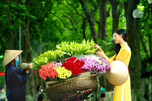 HH Thùy Dung lãng mạn giữa đất trời thủ đô - 10