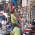 Mua sắm - Giá cả - Thu giữ hàng nghìn "đồ hiệu nhái" dọc tuyến phố cổ