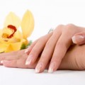 Sức khỏe - Mẹo giúp chị em bảo vệ móng tay