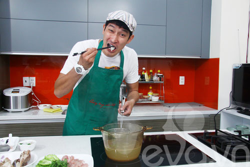 Huy Khánh vào bếp vì hạnh phúc gia đình - 8