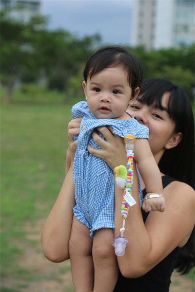 Con gái Phạm Quỳnh Anh xinh hơn mẹ - 3