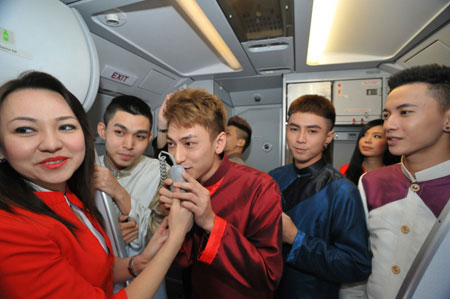 Khi sao Việt nhí nhố trên máy bay - 10